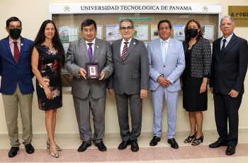 Autoridades de la UTP y de la Universidad de Ambato Ecuador.