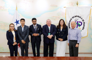Delegaciones de la UTP y de la embajada india.