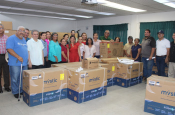 Entrega de equipos de laboratorio y aires acondicionados 