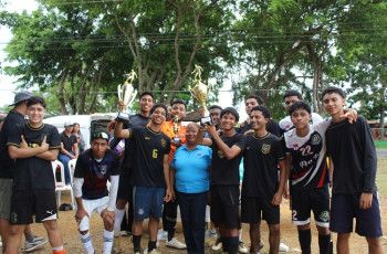 Entrega de Trofeo a el equipo ganador de la Copa Licenciada Luisa Soto.