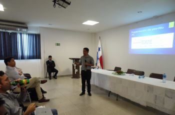 Organizador del seminario, Profesor Héctor Rosales, Docente de Facultad de Ingeniería Eléctrica.