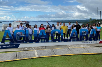 Estudiantes de Mercadeo y Negocios Internacionales de la FII 