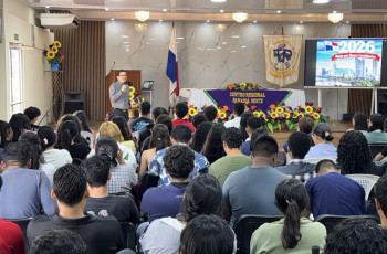 Estudiantes participan de la Conferencia de Alfabetización de la Constitución 