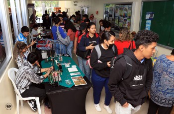 Estudiantes de diversas facultades ofrecieron sus productos.