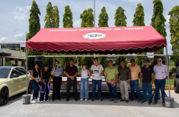 Durante la inauguración, el Dr. Cristian Pinzón, Subdirector de Investigación, Postgrado y Extensión, ofreció las palabras de bienvenida, destacando la importancia de este tipo de iniciativas para complementar la formación académica mediante experiencias que acercan a los estudiantes a las aplicaciones prácticas de la ingeniería. Durante la inauguración, el Dr. Cristian Pinzón, Subdirector de Investigación, Postgrado y Extensión, ofreció las palabras de bienvenida, destacando la importancia de este tipo de iniciativas para complementar la formación académica mediante experiencias que acercan a los estudiantes a las aplicaciones prácticas de la ingeniería.