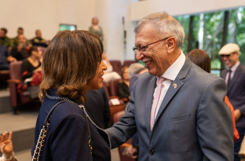 La Dra. Ángela Laguna junto al embajador de Colombia en Panamá.