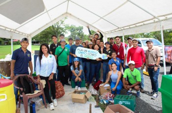 La Subdirección de Vida Universitaria del Centro Regional de Veraguas, a través de la Coordinación de Servicio Social Universitario, participó del V Festival de la Conciencia Ambiental en el Parque Recreativo Santiago Apóstol.