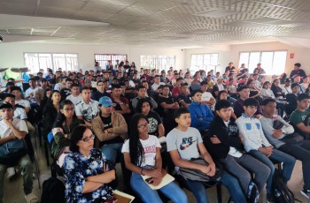 Estudiantes participan del Seminario de Inducción.