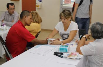 Comunidad Universitaria participa de Feria de la Salud.