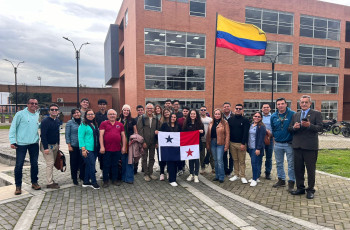 Delegación de estudiantes y docentes de Azuero que participan de la Gira académica en Bogotá, Colombia