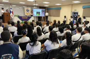 Estudiantes del Colegio Tomas Guardia de la Chorrera participan del Conversatorio sobre la importancia de la Carrera de Comunicación Ejecutiva Bilingüe. 