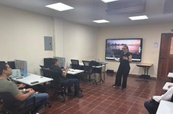 La Coordinadora de Proyectos de Innovación Empresarial resuelve consultas por parte de los interesados