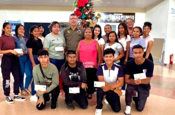 Subdirección de Vida Universitaria entrega Bono Navideño a estudiantes. 