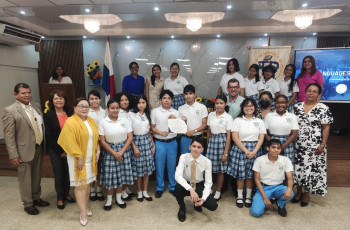 Estudiantes de la FCyT presentan Foro Two Languages 