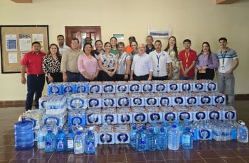 Centro Regional de Azuero recibe donación de Pack de aguas del Centro Regional de Panamá Oeste. 