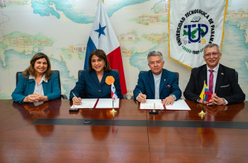 La rectora de la UTP, Dra. Ángela Laguna C. y el rector de la  Universidad Pedagógica y Tecnológica de Colombia (UPTC), firman convenio de cooperación durante el marco de la visita del embajador de Colombia en Panamá, S.E. Fabio Mariño Vargas
