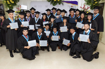 Las facultades de Ingeniería Mecánica y Eléctrica gradúan a 90 nuevos profesionales.