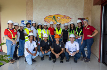 Estudiantes de la Licenciatura en Ingeniería Industrial, la Licenciatura en Logística y Transporte Multimodal y la Licenciatura en Mercadeo y Negocios Internacionales del Centro Regional de la Universidad Tecnológica de Panamá (UTP), en Veraguas.