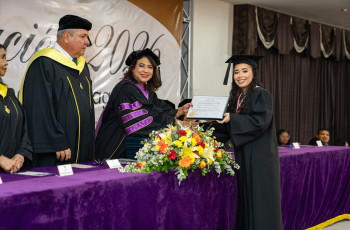 Entrega de diplomas. Entrega de diplomas.