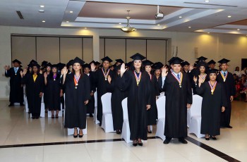 En la ceremonia participaron 104 graduandos.