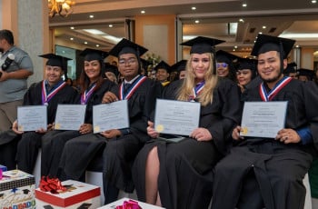La UTP entrega diplomas a los graduandos de la promoción 2024 del Centro Regional de Colón.
