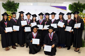 En la ceremonia de graduación participaron 104 estudiantes.