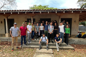 La Subdirección de Vida Universitaria del Centro Regional de Veraguas en conjunto con la agrupación estudiantil DOBRO STG UTP y la Fundación Pro Eco Azuero, participaron de la III Jornada de preparación de plantones, el sábado 26 de abril.