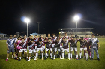 El equipo Alianza Estudiantil F.C., liderado por egresados del Centro Regional de Veraguas, realizó la ceremonia de entrega oficial de los uniformes de cara a la Liga Distrital de Fútbol de Atalaya 2025, el viernes 8 de agosto. Créditos: José Leonel González.