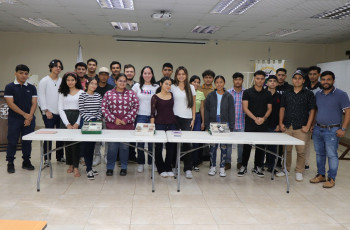 Docentes del Laboratorio de Geología del Campus Dr. Víctor Levi Sasso realizaron una gira al Centro Regional de Veraguas, el 8 de noviembre.