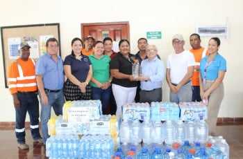 La Subdirección de Vida Universitaria, a través del departamento de Bienestar Estudiantil del Centro Regional de Veraguas, realizó la entrega de envases de agua al Centro Regional de Azuero, el 19 de junio.