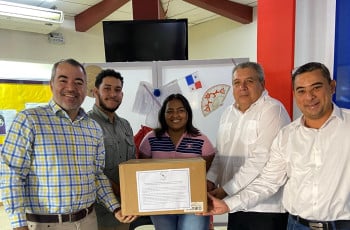 Alianza Estudiantil Sección Veraguas del Centro Regional de Veraguas hizo entrega de una significativa donación de artículos para abastecer los botiquines de emergencia, el viernes 22 de noviembre.