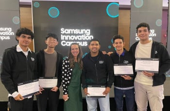 Emmanuel Herrera, estudiante de la Licenciatura en Ingeniería de Sistemas y Computación del Centro Regional de Veraguas, participó de la ceremonia de culminación del IV Samsung Innovation Campus (SIC) en Panamá, el 9 de octubre.