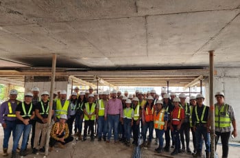 Estudiantes de IV Año de la Licenciatura en Ingeniería Civil del Centro Regional de Veraguas realizaron una gira al Proyecto de Edificio "The Hub" ubicado en San Francisco, Panamá, el 27 de junio.