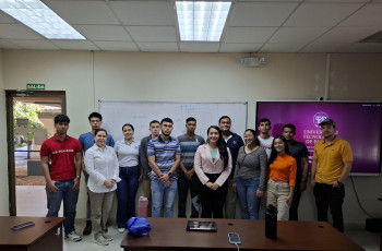 La Ing. Adiz Acosta, Coordinadora de la Unidad de Gestión y Transferencia del Conocimiento del Centro Regional de Veraguas, impartió la charla sobre Propiedad Intelectual aplicada a la Academia, del 17 de julio.
