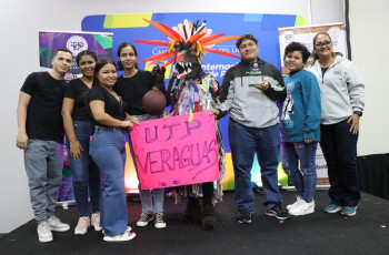 Estudiantes de la Licenciatura en Comunicación Ejecutiva Bilingüe del Centro Regional de Veraguas participaron en la Gala Literaria UTP "La lectura te luce", el 14 de agosto.