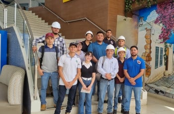 Estudiantes de las carreras de Licenciatura en Ingeniería Industrial y Licenciatura en Ingeniería Mecánica del Centro Regional de Veraguas realizaron una gira académica al área de la planta de calderas del Hotel Mykonos, el 12 y 13 de junio.