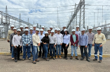 Estudiantes de tercer año de las Licenciaturas en Ingeniería Electromecánica e Ingeniería Eléctrica y Electrónica del Centro Regional de Veraguas realizaron una gira académica a la subestación de Llano Sánchez, el viernes 4 de julio.