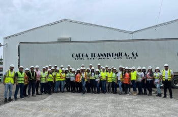 Estudiantes de la Facultad de Ingeniería Industrial del Centro Regional de Veraguas realizaron una gira académica al Complejo Logístico Farmazona, el viernes 20 de septiembre.