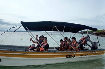 Estudiantes de IV Año de la Licenciatura en Ingeniería Industrial y de I Año de la Licenciatura en Comunicación Ejecutiva Bilingüe del Centro Regional de Veraguas realizaron una gira académica a Isla Iguana, el 25 de octubre.