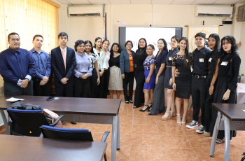 Estudiantes de I Año de la Licenciatura en Comunicación Ejecutiva Bilingüe del Centro Regional de Veraguas organizaron una Jornada titulada "Protocolo y Etiqueta, clave para el éxito personal y profesional", el miércoles 20 de noviembre.