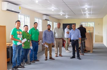 Como parte del Proyecto de Equipamiento del Núcleo de Servicios Especializados y de Transferencia en Ciencias y Tecnología, el Centro Regional de Veraguas recibió nuevos equipos para los laboratorios de asfalto y geotecnia de la Facultad de Ingeniería Civil, el 16 de mayo.