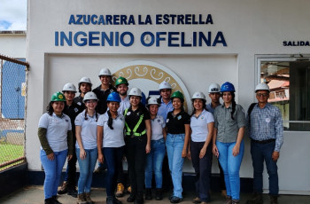 Estudiantes de quinto año de la Licenciatura en Ingeniería Industrial del Centro Regional de Veraguas realizaron una gira académica a las instalaciones de Grupo Calesa, el 26 de junio.