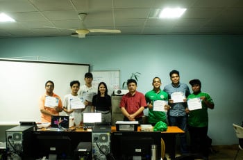 Estudiantes de III Año de la Licenciatura en Desarrollo de Software del Centro Regional de Veraguas llevaron a cabo capacitaciones en el Centro Educativo Bilingüe La Primavera, finalizando el 24 de octubre. Créditos: Kenel Rodríguez.