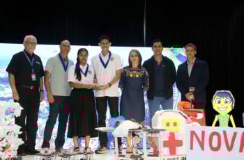 Alan Sánchez y Anais Aguilar, estudiantes del Centro Regional de Veraguas, fueron los campeones de la modalidad Rescue Line en la competencia nacional RoboCup Junior 2025, el viernes 16 de mayo. Créditos: SENACYT.