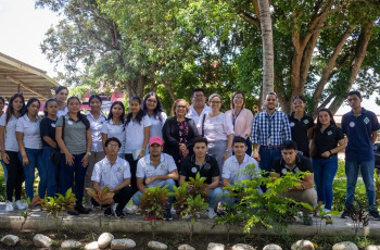 Estudiantes de III Año de las carreras de Licenciatura en Mercadeo y Negocios Internacionales y Licenciatura en Logística Multimodal del Centro Regional de Veraguas realizaron una gira académica y recibieron una capacitación en las instalaciones de Grupo Calesa, el 21 de junio. Créditos: Melvin Mendoza.