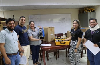 Como parte del Proyecto de Mejoramiento de los Laboratorios de Facultades y Centros Regionales, el Centro Regional de Veraguas recibió nuevos equipos para el Laboratorio de Topografía, el 19 de noviembre.