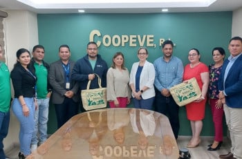 Una delegación del Centro Regional de Veraguas realizaron una visita a COOPEVE, R.L. el viernes 18 de octubre.