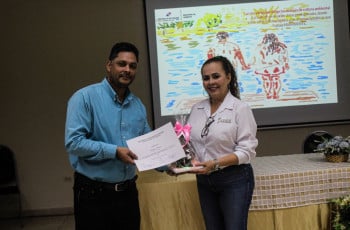 Como parte del Programa de Educación Continua (PEC) del Centro Regional de Veraguas se realizó la conferencia "La Educación Ambiental para la Extensión Universitaria", el 24 de mayo. Créditos: Kenel Rodríguez.