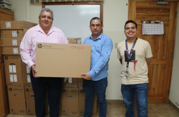 Como parte del Proyecto de Mejoramiento de los Laboratorios de Facultades y Centros Regionales, el Centro Regional de Veraguas, recibió 10 nuevas computadoras de última gama y 5 pantallas interactivas de última generación, el 27 de mayo.