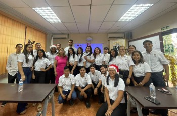 Estudiantes de III Año de la Licenciatura en Logística y Transporte Multimodal del Centro Regional de Veraguas, expusieron el proyecto de emprendimiento "Magic Designs", el 13 de diciembre.
